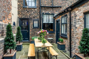 42 is the Answer- Stunning York townhouse appearing on TV Holiday Home Show